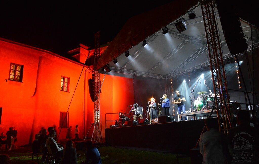 Wyjątkowy Folk Attack
